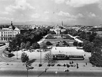 Trg kralja Tomislava, 1957. godine  Društvo za podizanje spomenika kralja Tomislava 1925. godine je kiparu Frangeš-Mihanoviću povjerilo izradu spomenika kralju Tomislavu. Kipar je 1930. godine izradio sadreni model, 1933.-1934.godine spomenik je izliven u bronci, a postolje je napravljeno 1940. godine. Tek 1947. godine spomenik je postavljen, ali reljefi na postolju i grb su dodani tek 1991. godine.